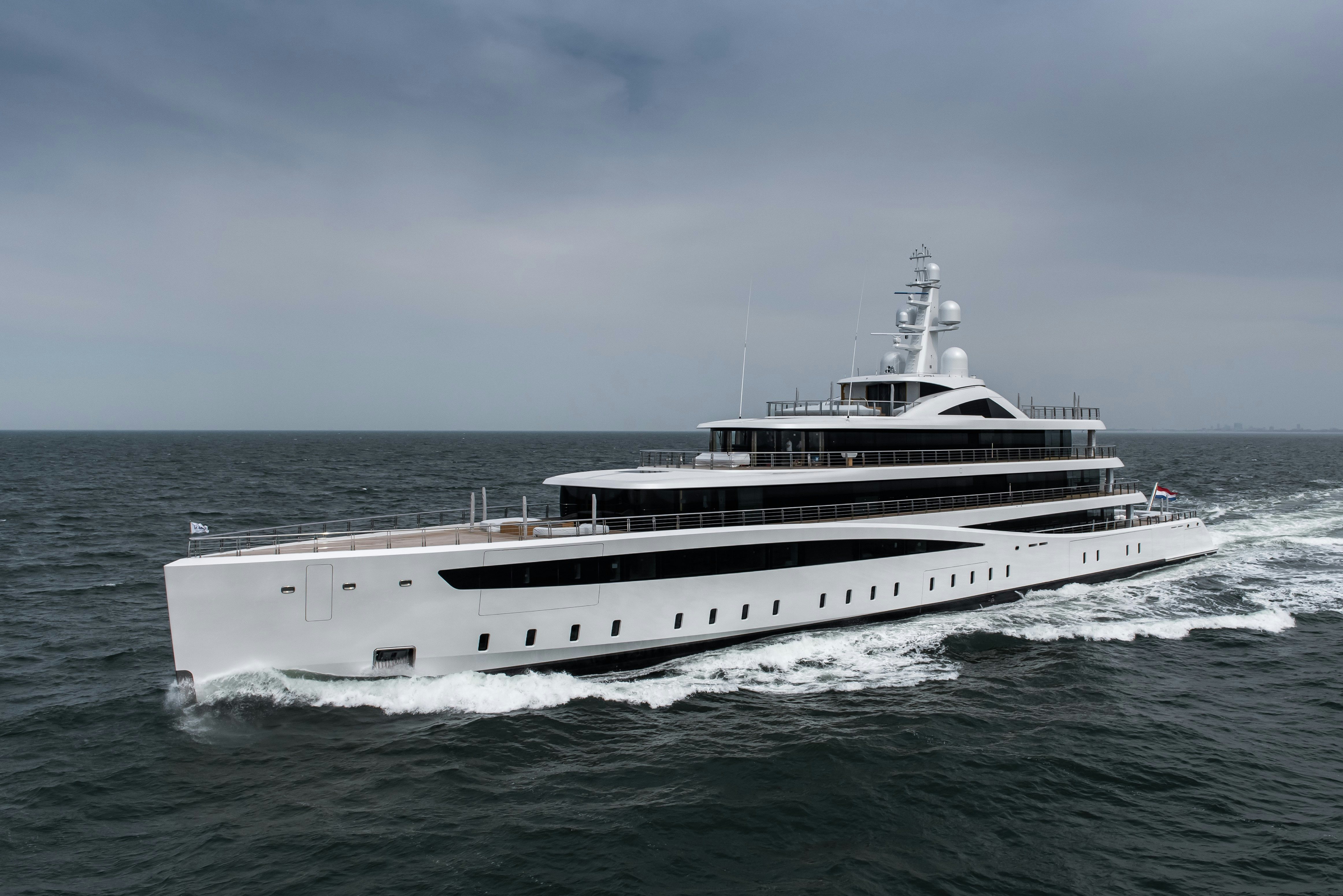Feadship MY VIVA stabilized by Quantum